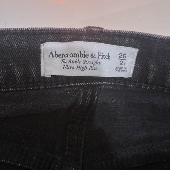 Abercrombie & Fitch Ultra High Rise Ankle Straight Jeans - Picture 4 of 4